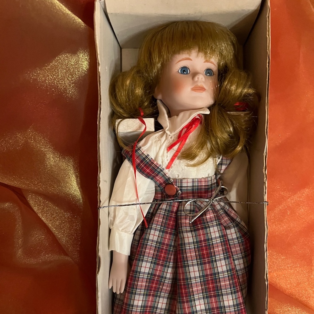 VINTAGE NEW Dynasty Doll Collection Doll